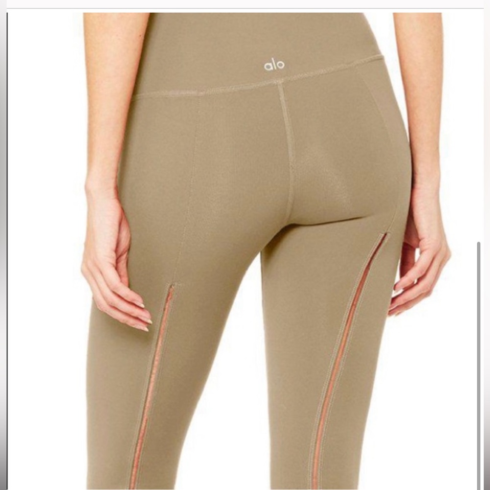 Alo high waist Dash leggings with mesh on back very comfy worn several times